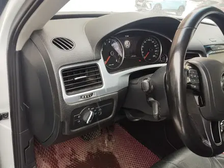 Volkswagen Touareg 2012 года за 10 000 000 тг. в Астана – фото 10
