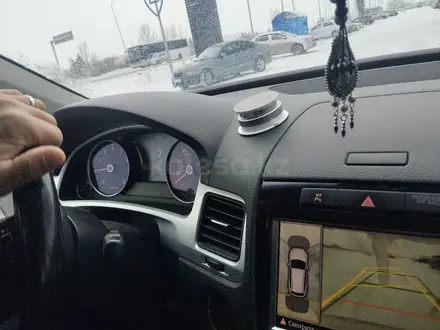 Volkswagen Touareg 2012 года за 10 000 000 тг. в Астана – фото 18