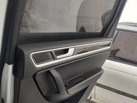 Volkswagen Touareg 2012 года за 10 000 000 тг. в Астана – фото 26