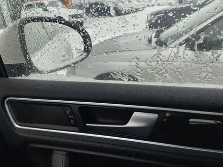 Volkswagen Touareg 2012 года за 10 000 000 тг. в Астана – фото 32