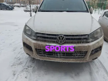 Volkswagen Touareg 2012 года за 10 000 000 тг. в Астана