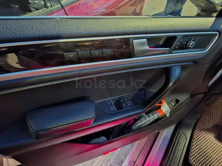 Volkswagen Touareg 2012 года за 10 000 000 тг. в Астана – фото 47