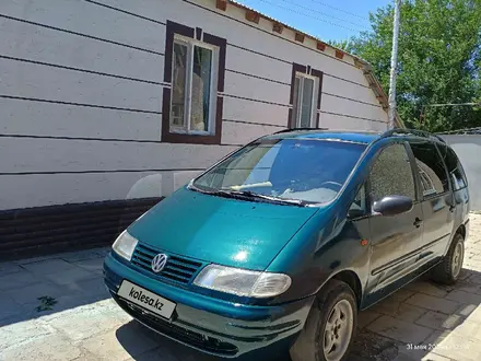 Volkswagen Sharan 1997 года за 2 350 000 тг. в Тараз