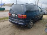 Volkswagen Sharan 1998 года за 1 500 000 тг. в Актобе – фото 2