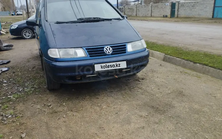 Volkswagen Sharan 1998 года за 1 300 000 тг. в Актобе