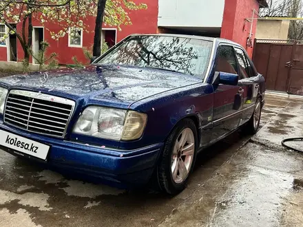 Mercedes-Benz E 220 1995 года за 1 750 000 тг. в Шымкент