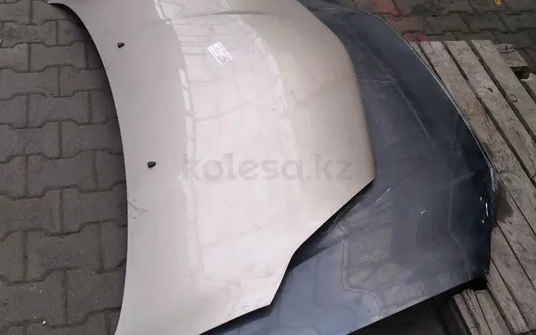 Капот Toyota Sienna за 65 000 тг. в Алматы