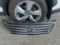 Оригинальная решетка радиатора Lexus LX 570 дорестайлинг за 50 000 тг. в Алматы