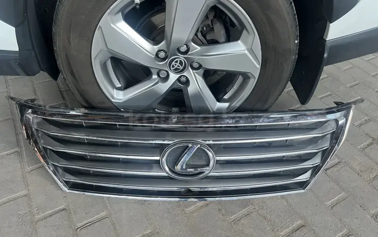 Оригинальная решетка радиатора Lexus LX 570 дорестайлинг за 50 000 тг. в Алматы