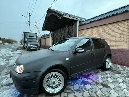 Volkswagen Golf 2001 года за 3 250 000 тг. в Шымкент