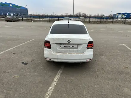 Volkswagen Polo 2015 года за 5 300 000 тг. в Уральск – фото 2