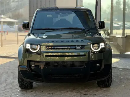 Land Rover Defender X-Dynamic SE 2025 года за 81 631 000 тг. в Алматы – фото 2