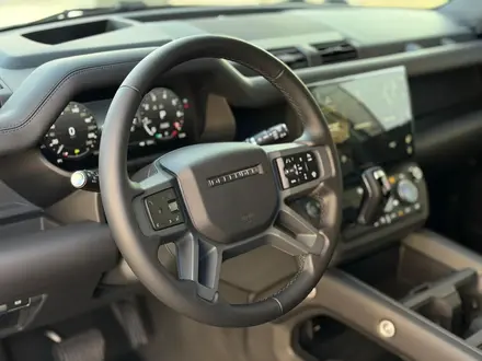 Land Rover Defender X-Dynamic SE 2025 года за 81 631 000 тг. в Алматы – фото 11