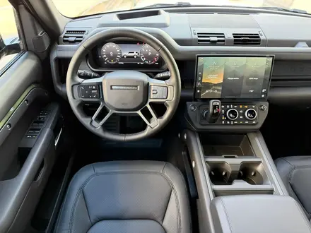 Land Rover Defender X-Dynamic SE 2025 года за 81 631 000 тг. в Алматы – фото 12