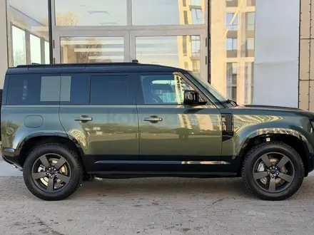 Land Rover Defender X-Dynamic SE 2025 года за 81 631 000 тг. в Алматы – фото 7