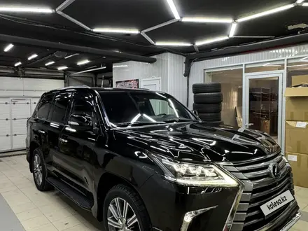 Lexus LX 570 2017 года за 35 300 000 тг. в Астана – фото 2