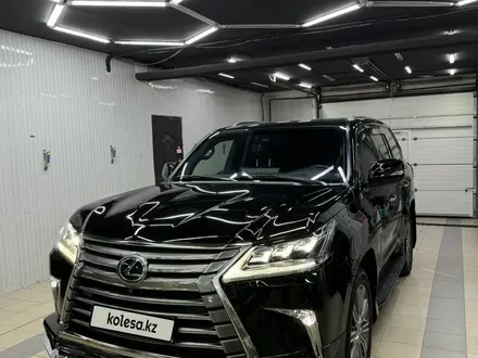 Lexus LX 570 2017 года за 35 300 000 тг. в Астана