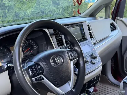 Toyota Sienna 2016 года за 12 000 000 тг. в Уральск – фото 22