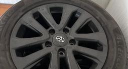 Диски с шиной Летние Тойота R20, Крузак, Тундра, Секвоя за 750 000 тг. в Тараз