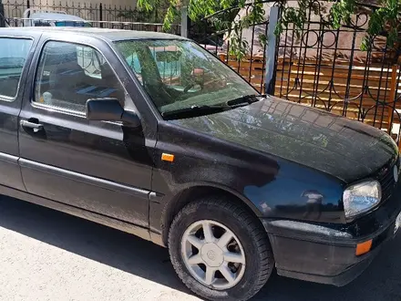 Volkswagen Golf 1995 года за 1 500 000 тг. в Астана – фото 2