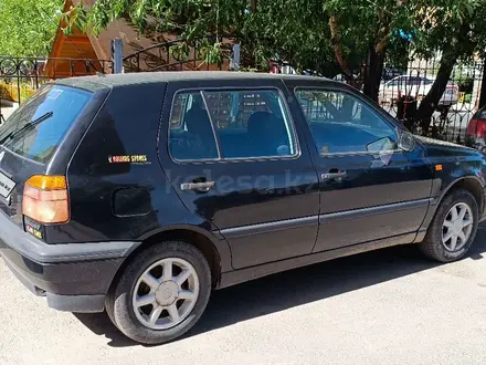 Volkswagen Golf 1995 года за 1 500 000 тг. в Астана – фото 4