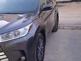 Toyota Highlander 2017 года за 17 500 000 тг. в Актау