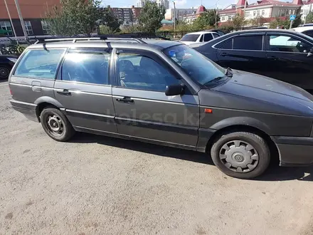 Volkswagen Passat 1993 года за 1 300 000 тг. в Уральск – фото 2