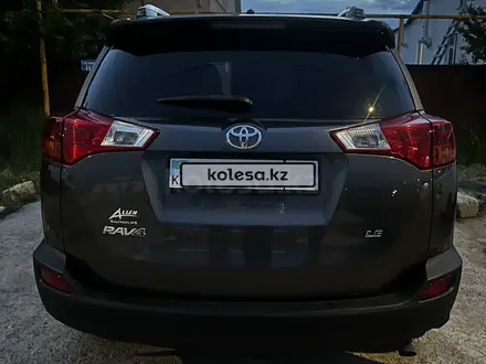 Toyota RAV4 2015 года за 9 000 000 тг. в Атырау – фото 3