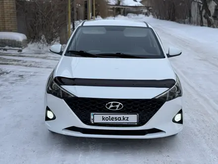 Hyundai Accent 2021 года за 7 200 000 тг. в Караганда – фото 2