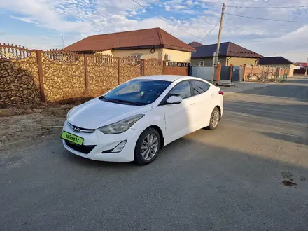 Hyundai Elantra 2015 года за 6 000 000 тг. в Атырау – фото 2
