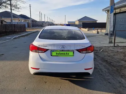 Hyundai Elantra 2015 года за 6 000 000 тг. в Атырау – фото 4