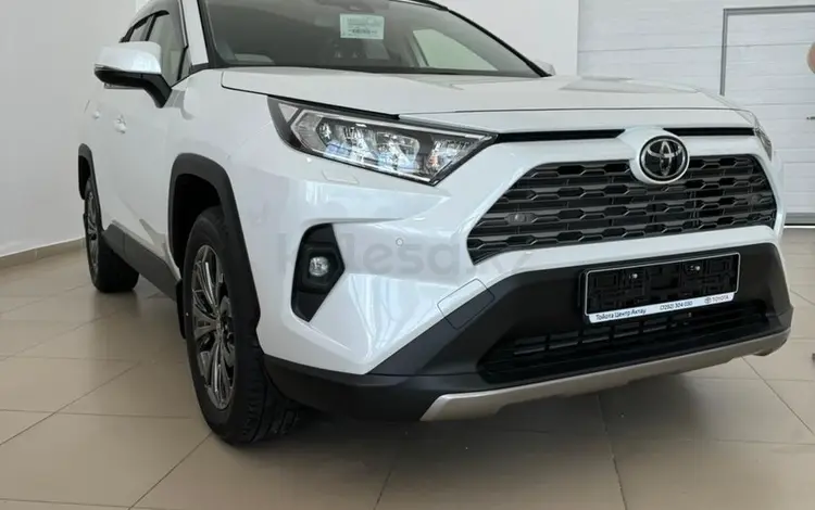 Toyota RAV4 2023 года за 20 590 000 тг. в Жанаозен