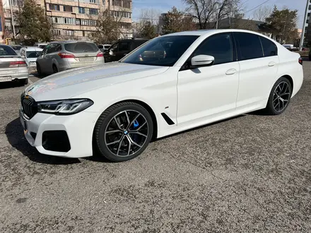 BMW 520 2021 года за 26 000 000 тг. в Алматы – фото 4