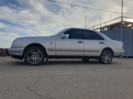 Mercedes-Benz E 300 1998 года за 3 400 000 тг. в Жезказган