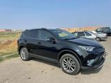 Toyota RAV4 2018 годаүшін16 000 000 тг. в Уральск – фото 2