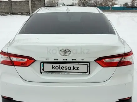Toyota Camry 2019 года за 16 500 000 тг. в Алматы – фото 12