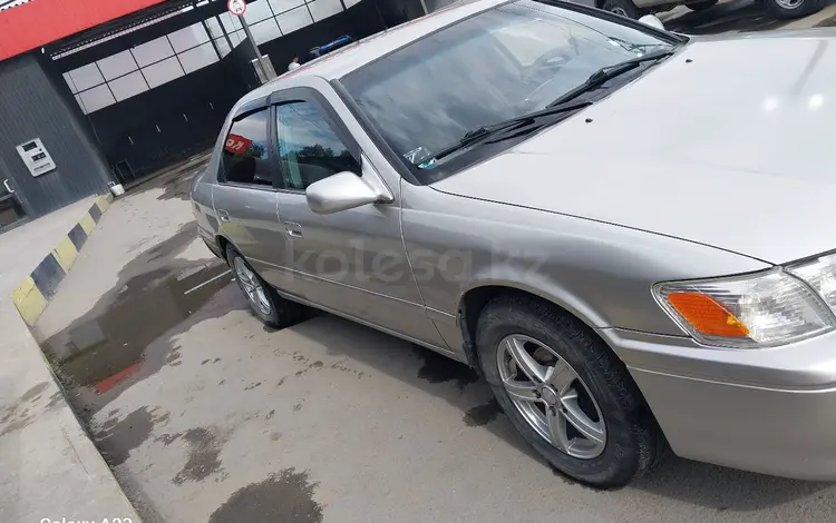 Toyota Camry 2000 года за 3 700 000 тг. в Семей