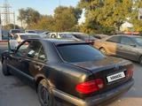 Mercedes-Benz E 200 1997 года за 1 700 000 тг. в Алматы – фото 2