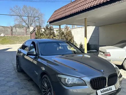 BMW 740 2011 года за 10 000 000 тг. в Алматы – фото 2