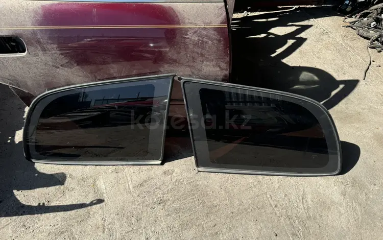 Стекло глухое кузовной левый правый за 20 000 тг. в Алматы