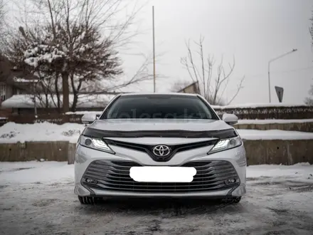 Toyota Camry 2018 года за 16 500 000 тг. в Алматы – фото 2
