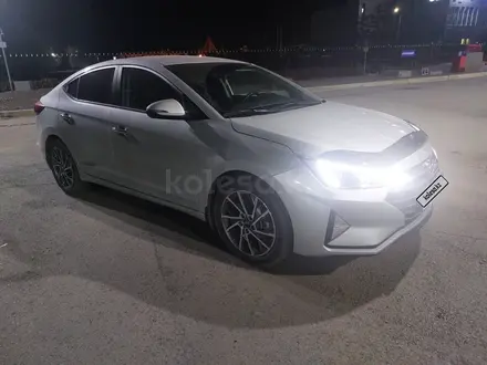 Hyundai Elantra 2019 года за 9 500 000 тг. в Караганда – фото 2