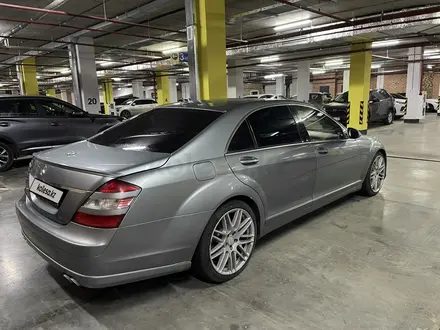 Mercedes-Benz S 550 2006 года за 6 000 000 тг. в Астана – фото 2