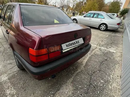 Volkswagen Vento 1992 года за 1 300 000 тг. в Туркестан – фото 2