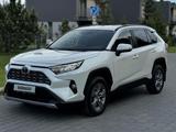 Toyota RAV4 2021 года за 8 200 000 тг. в Усть-Каменогорск
