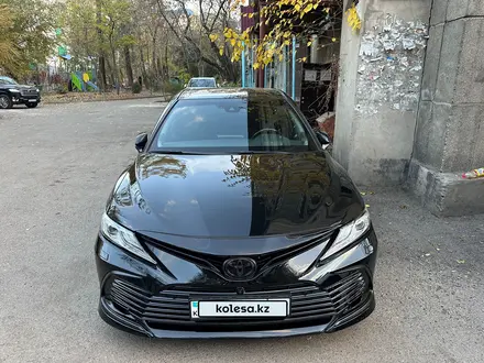 Toyota Camry 2021 года за 21 500 000 тг. в Алматы – фото 4