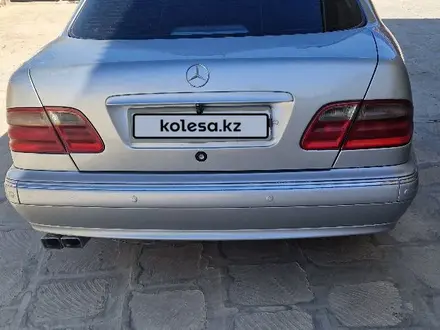 Mercedes-Benz E 320 2000 года за 4 000 000 тг. в Жанаозен – фото 4