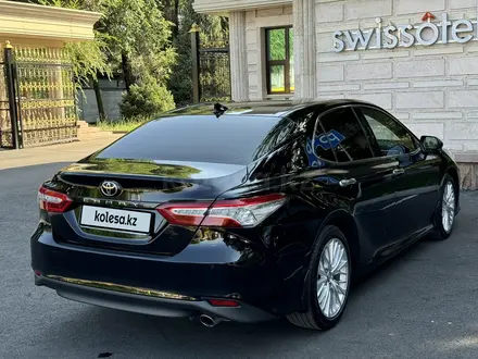 Toyota Camry 2019 года за 14 900 000 тг. в Алматы – фото 8