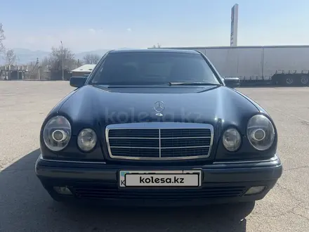 Mercedes-Benz E 280 1998 года за 3 600 000 тг. в Алматы
