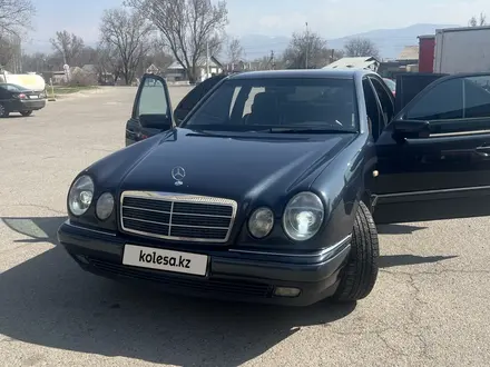Mercedes-Benz E 280 1998 года за 3 600 000 тг. в Алматы – фото 3